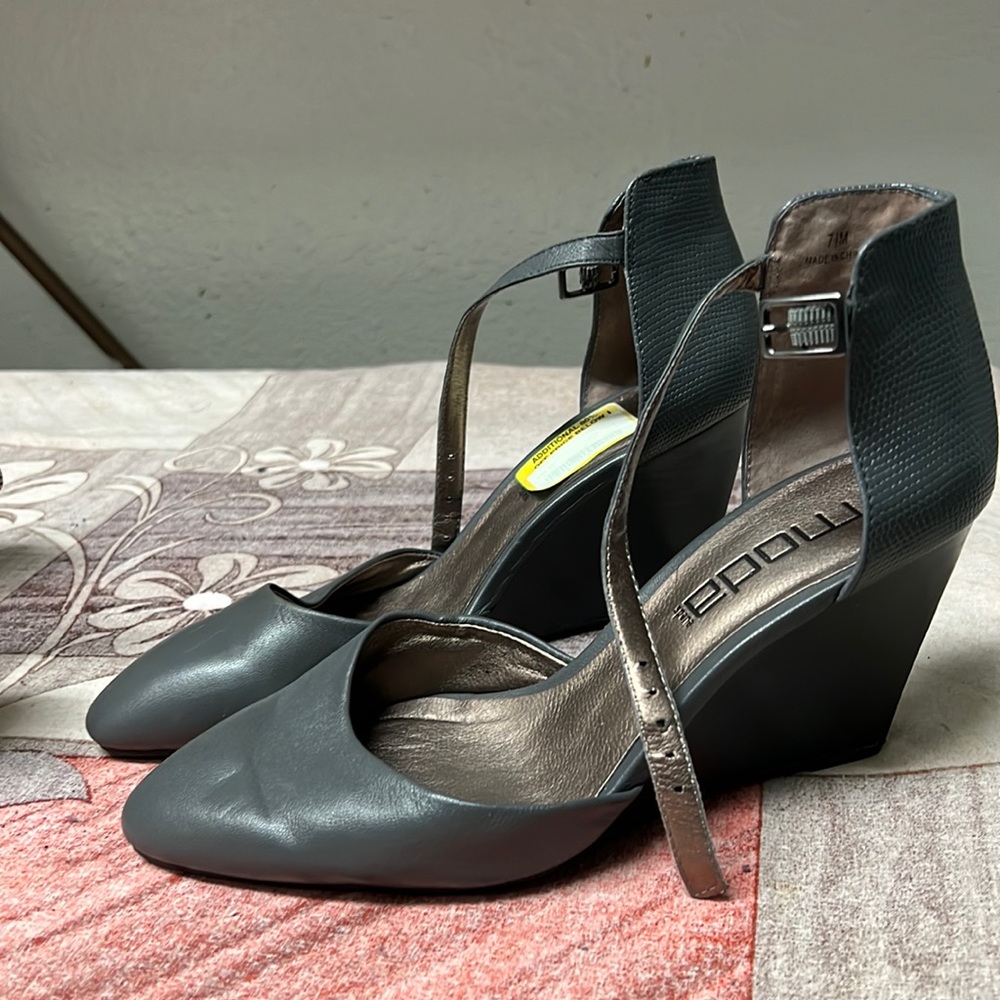 grey strappy wedges